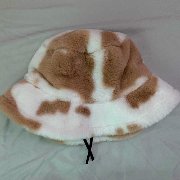 Fluffy Cow Print Bucket Hat - Picture 1 of 2